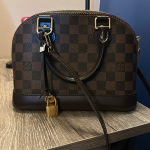 Louis Vuitton Alma bb.